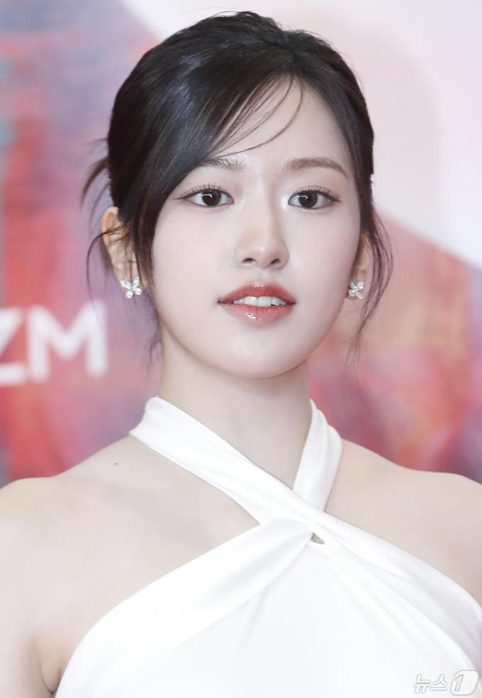 [사진] 안유진, 인형
