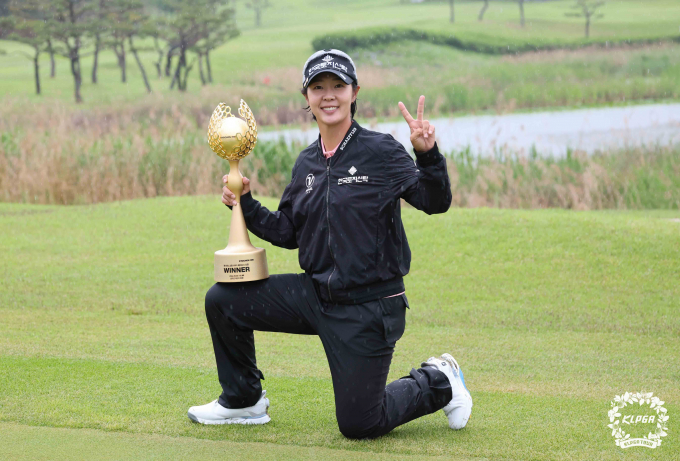 KLPGA 투어 시즌 2승을 달성한 박지영이 메이드 대상과 위믹스 포인트 선두가 됐다. /사진= KLPGA