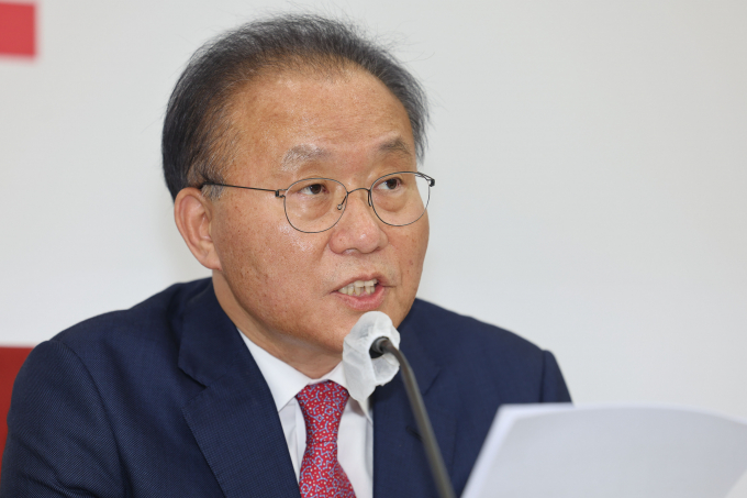 윤재옥 국민의힘 원내대표가 오는 9일 원내대표 선출을 앞두고 "제 생에 가장 힘든 한 해가 아니었나 생각한다"며 소감을 밝혔다. 사진은 윤 원내대표가 8일 서울 여의도 국회에서 열린 기자간담회에서 발언하는 모습. /사진=뉴시스