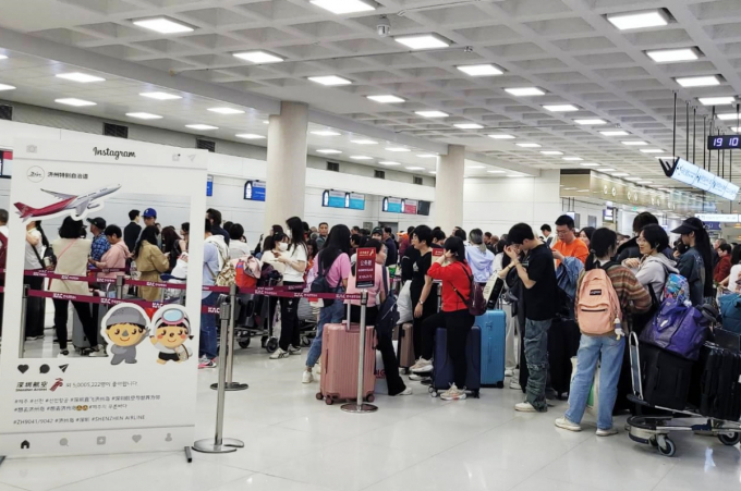 선진, 베이징, 상하이, 항저우, 광저우 등 중국 5대 부자 도시와 제주를 잇는 직항 노선이 올 여름 안으로 모두 재개될 예정이다. 7일 제주국제공항에 관광객이 북적이고 있다. /사진=에어차이나 