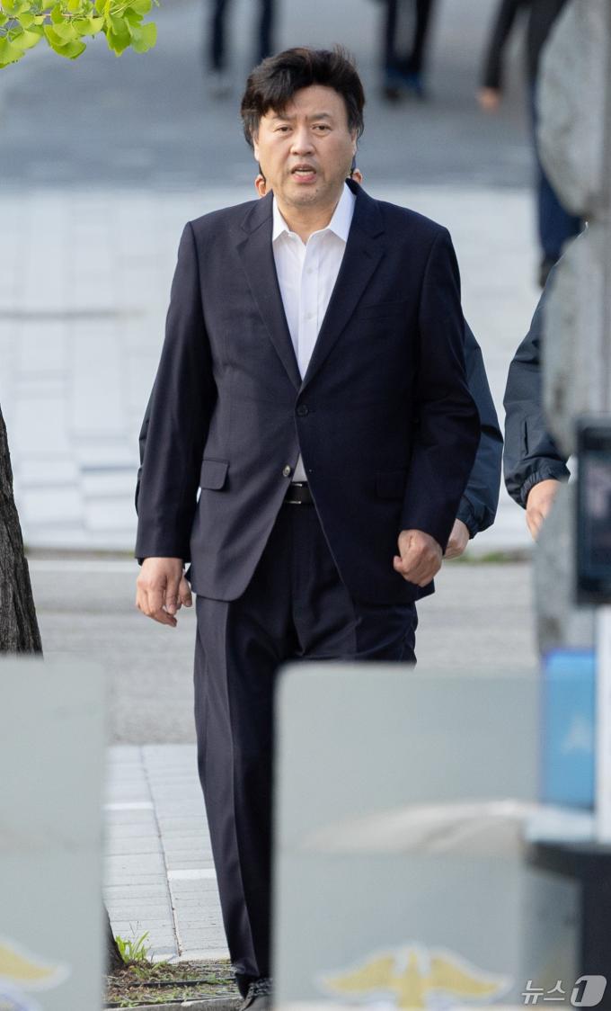 [사진] 석방되는 김용 전 부원장