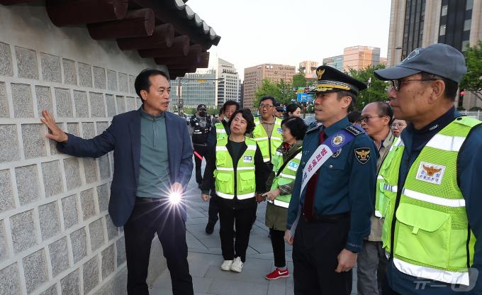 [사진] 종로경찰서·종로구청·경복궁관리소, 경복궁 일대 합동 순찰