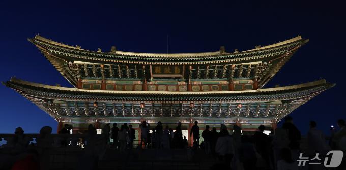 [사진] 상반기 경복궁 야간 관람 시작