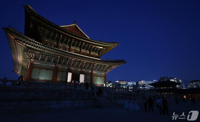 [사진] 상반기 경복궁 야간 관람 시작