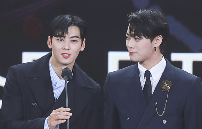 그룹 아스트로 멤버이자 배우 차은우가 故 문빈을 향한 그리움과 책임감을 드러냈다. 사진은 지난 2021년 12월 서울 강서구 등촌동 KBS 아레나에서 열린 2021 Asia Artist Awards (2021 아시아 아티스트 어워즈, 2021 AAA) 시상식에 참석한 고 문빈과 차은우. /사진=스타뉴스