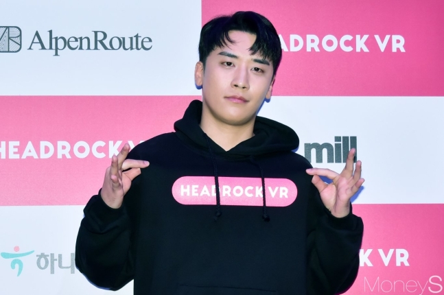 클럽 버닝썬 사건으로 실형을 선고받았던 그룹 빅뱅의 전 멤버 승리의 근황이 공개됐다. 사진은 지난 2018년 서울 강남구 신사동 S653에서 VR프랜차이즈 브랜드 헤드락 VR 크리에이티브 디렉터로 참석한 그룹 빅뱅출신 승리. /사진=임한별 기자 