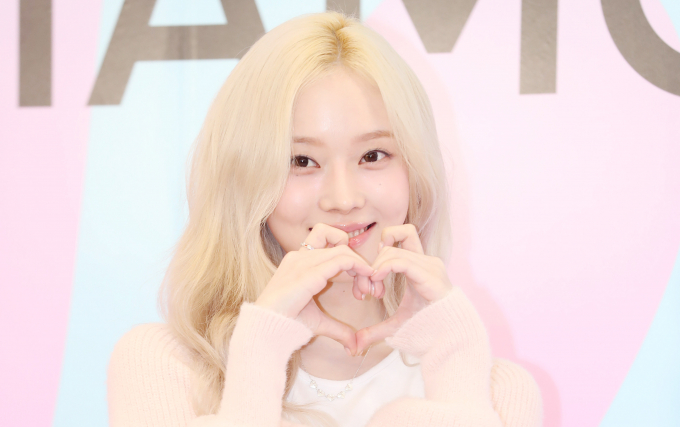 에스파(aespa) 윈터가 가족들에게 받은 응원을 자랑해 눈길을 끈다. 사진은 지난 3월 서울 성동구 인근에서 열린 아모레퍼시픽 마몽드 '블룸 유어 글로우'(BLOOM YOUR GLOW) 팝업 스토어 오픈 기념 행사에 참석한 그룹 에스파 멤버 윈터. /사진=뉴시스