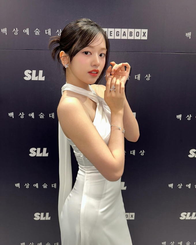 사진=안유진 인스타그램