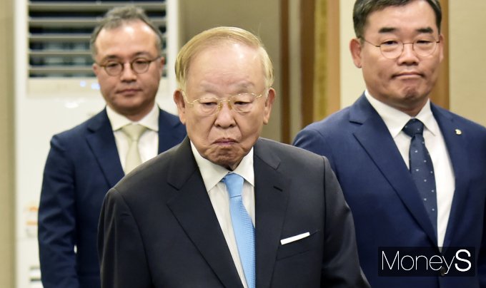 [머니S포토] 2024 제1차 ESG경영위, 입장하는 손경식 경총 회장