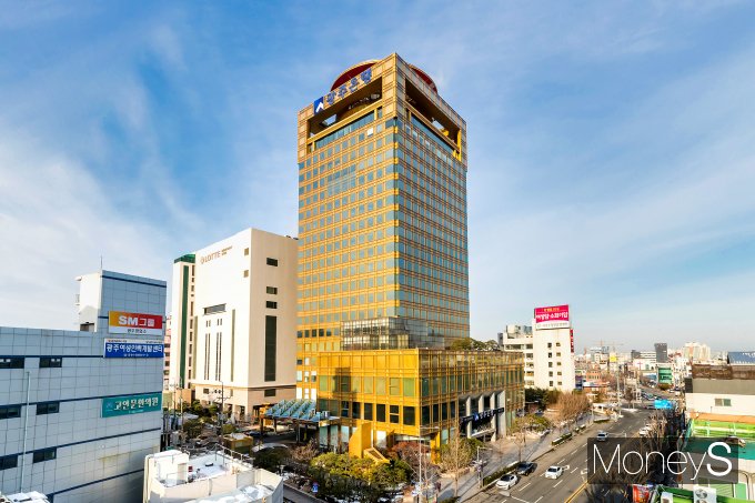 광주은행은  신 전산시스템으로 교체작업으로 인해 오는 12일 새벽 2시부터 낮 2시까지 12시간 동안 모든 금융서비스를 일시중단한다/사진=머니S DB.