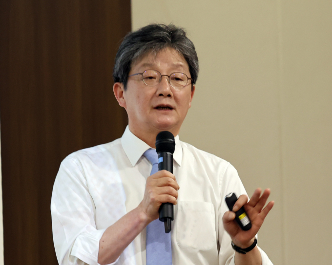 유승민 전 국민의힘 의원이 윤석열 대통령의 취임 2주년 기자회견 "하나마나한 기자회견"이라고 비판했다. 사진은 유 전 의원이 지난 2일 인천 연수구 인천대학교에서 '청년의 미래와 정치'를 주제로 학생들에게 특강하는 모습. /사진=뉴시스