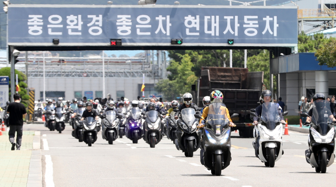 퇴근하는현대차조합원들 모습/사진=뉴스1