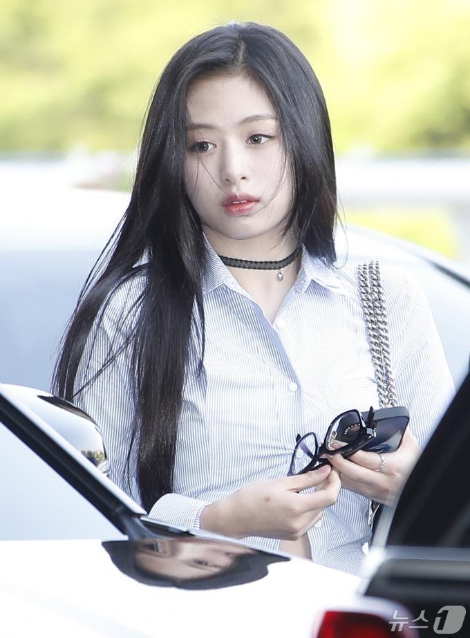 [사진] 베이비몬스터 아현, 출국 하는 리틀 제니