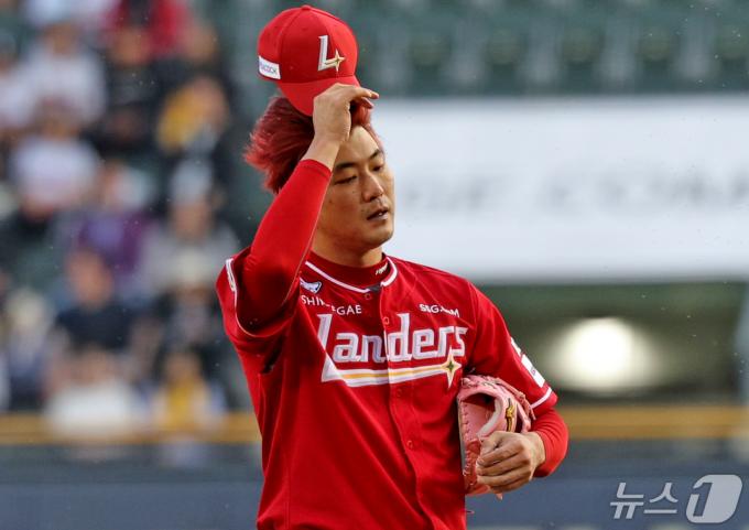 [사진] 선발나선 빨강머리 김광현
