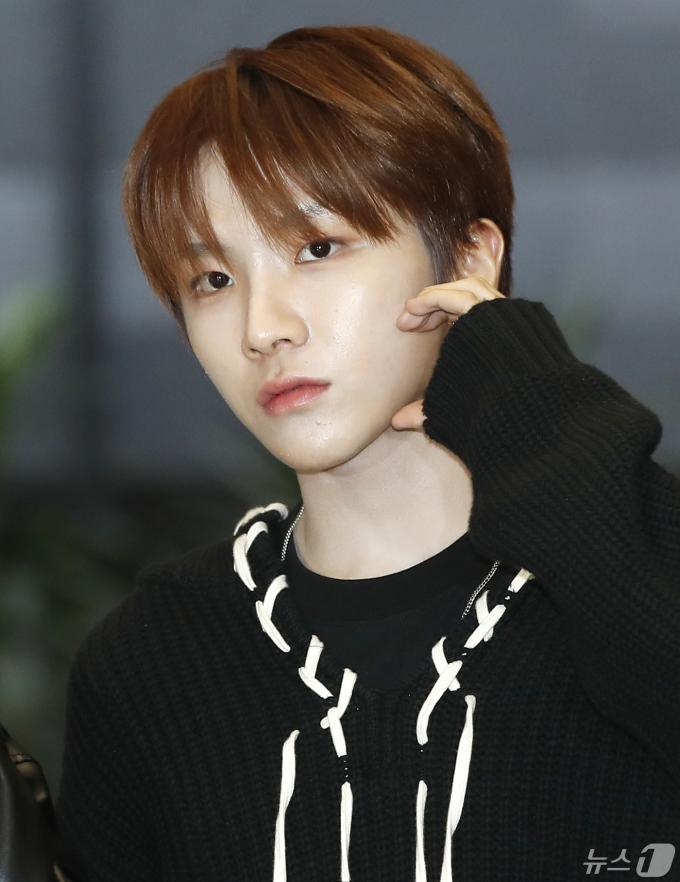 [사진] 보이넥스트도어 운학, 막내 온 탑