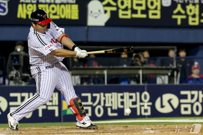 [사진] 김범석 '행운 따른 1타점 내야안타'