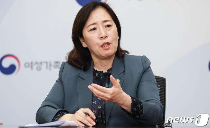신영숙 여성가족부 차관이 19일 서울 종로구 정부서울청사에서 뉴스1과 인터뷰를 하고 있다. 2024.4.19/뉴스1 ⓒ News1 허경 기자