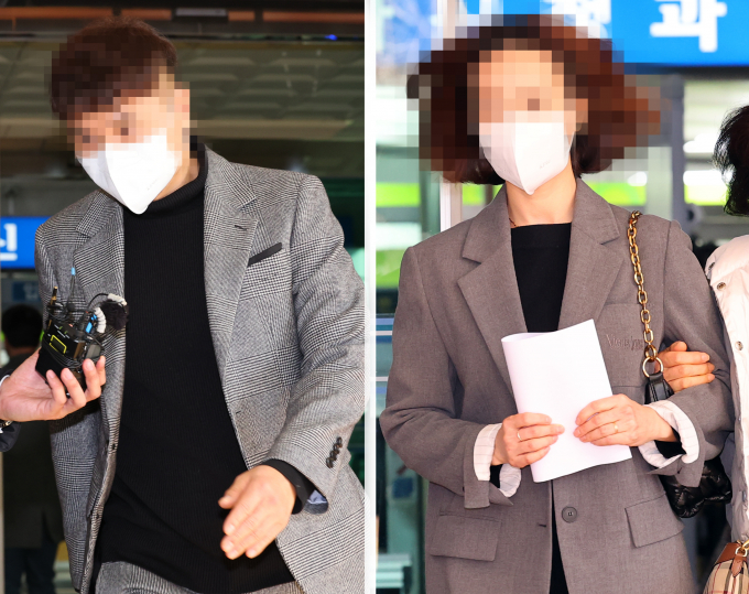박수홍이 증인으로 출석하는 박수홍 형수 이 모 씨의 명예훼손 혐의에 대한 재판이 진행된다. 사진은 지난 2월 서울서부지법에서 열린 1심 선고 공판에서 징역 2년과 무죄를 각각 선고 받은 후 법원을 나선 방송인 박수홍 친형 박모(왼쪽) 씨와 배우자 이모 씨. /사진=뉴시스