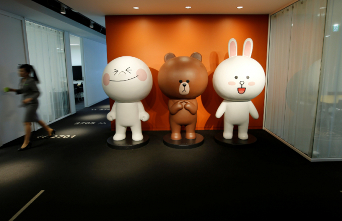 일본 도쿄 라인 본사에 전시된 라인 캐릭터들. /사진=로이터