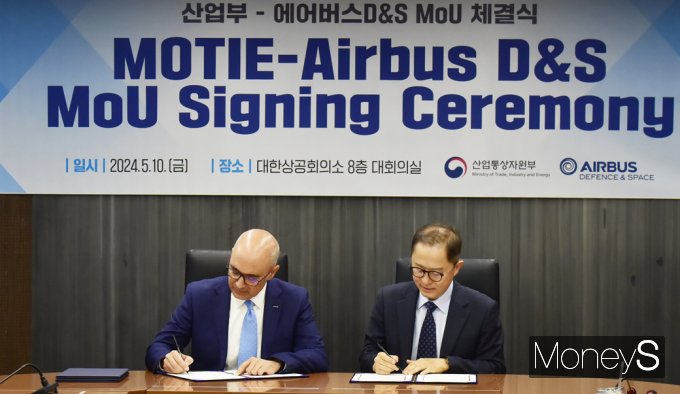 [머니S포토] 에어버스·정부 MOU, 한국 항공우주·방산 R&D 센터 설치