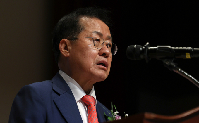 홍준표 대구시장이 10일 자신의 페이스북에 "윤석열 대통령은 부득이하게 받아들여 모시고 있지만 한동훈은 용서하기 어렵다"는 글을 올렸다. 사진은 홍 시장이 지난달 11일 대구 달서구 정부대구지방합동청사에서 열린 제105주년 대한민국 임시정부 수립 기념식에서 기념사를 하는 모습. /사진=뉴시스