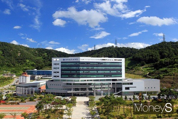 전라남도 교육청사 전경.
