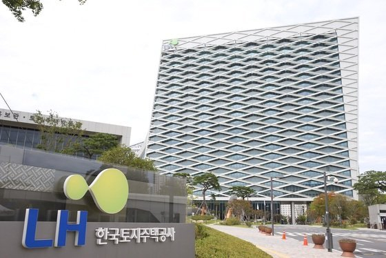  한국토지주택공사(LH)가 올해 총 3만3000가구의 청년 대상 주택을 공급한다. 국토교통부의 청년주거정책과 신설에 맞춰 LH에도 청년주택 전담조직이 생긴다./사진=뉴스1