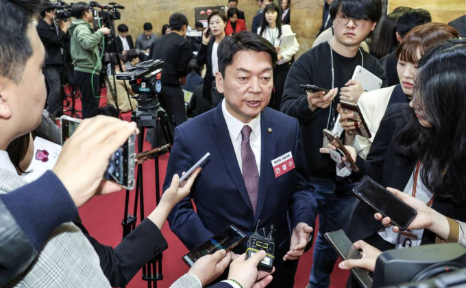 안철수 국민의힘 의원이 네이버·라인야후 사태에 대해 진단했다. 사진은 지난 16일 서울 여의도 국회에서 열린 제22대 국회 국민의힘·국민의미래 당선자총회를 마치고 취재진의 질문에 답변하고 있는 안철수 의원. /사진= 뉴시스 