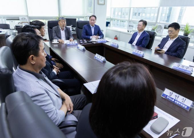 [사진] 김동명 위원장·최태원 회장 '제6차 대표자 간담회'