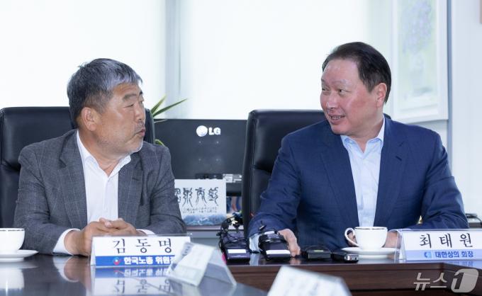 [사진] 한국노총 찾은 최태원 대한상의 회장