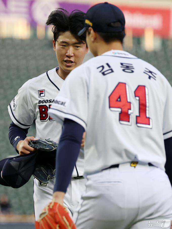 [사진] '제구력 난조' 김유성, 아쉬운 한가득