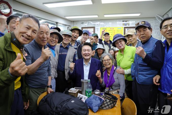 [사진] 취임 2주년 맞은 윤 대통령