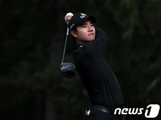 KPGA 클래식 2라운드에서 선두로 올라선 김한별(28·SK텔레콤). (KPGA 제공)