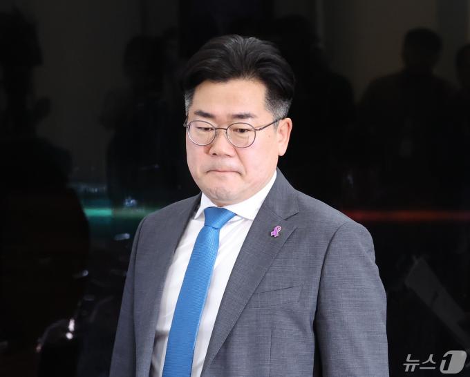박찬대 더불어민주당 원내대표가 10일 서울 여의도 국회에서 열린 최고위원회의에 참석하고 있다. 2024.5.10/뉴스1 ⓒ News1 송원영 기자