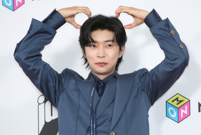 임영웅이 멜론 누적 스트리밍 100억회 돌파를 눈앞에 뒀다. 사진은 지난해 인천남동체육관에서 열린 '2023 더팩트 뮤직 어워즈' 레드카펫 행사에 참석했던 임영웅. /사진=뉴스1