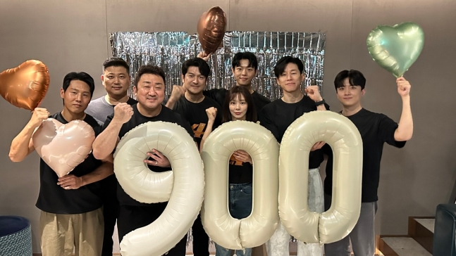 흥행 독주 중인 '범죄도시4'가 개봉 17일째인 지난 10일 900만 관객 고지를 넘으며 '1000만' 돌파 초읽기에 들어갔다. /사진=에이비오엔터테인먼트, 플러스엠 엔터테인먼트