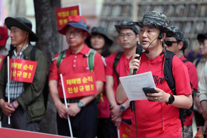 [사진] 모두 발언하는 김태성 동기회장