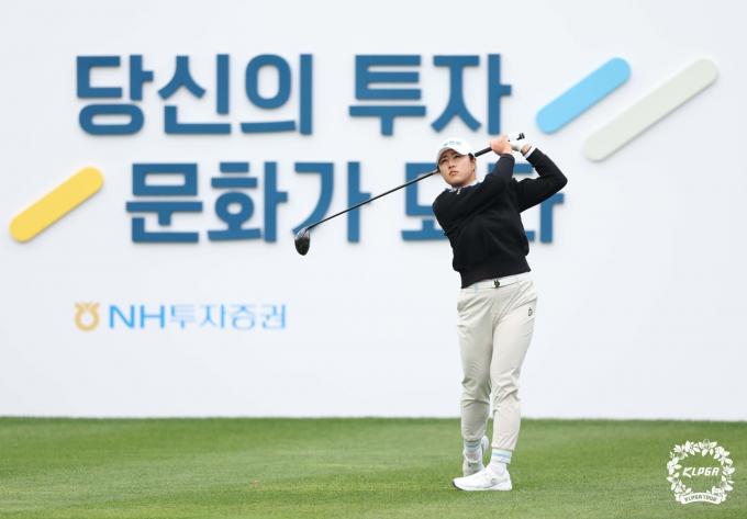 [사진] 티샷 날리는 마다솜