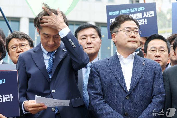 [사진] 나란히 선 조국·박찬대