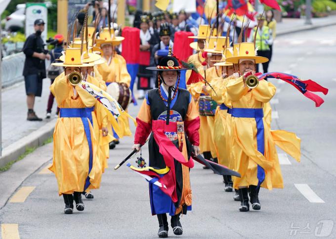 [사진] 풍요와 안전 기원 '제28회 선잠제' 제관 행렬