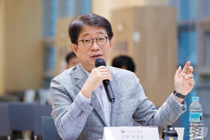 [사진] 간담회 발언하는 박상우 장관