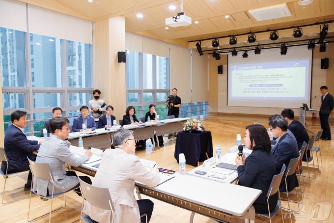 [사진] 합동 간담회 갖는 박상우 국토교통부 장관