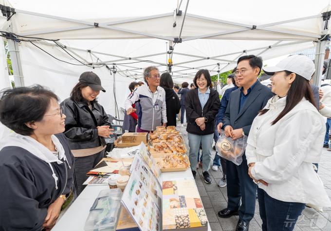 [사진] 주민들과 소통 나선 진교훈 구청장