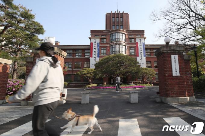 의대 증원을 둘러싼 의정갈등이 계속되는 가운데 경북대가 4월 8일부터 의대 수업을 재개했지만 실제 등교하는 의대생은 보이지 않고 있다. /뉴스1 ⓒ News1 공정식 기자