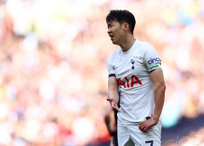 [사진] EPL 번리와 경기 중 아쉬워하는 토트넘의 손흥민