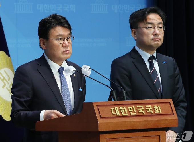 [사진] 황운하 원내대표, 일본 라인야후 사태 관련 기자회견