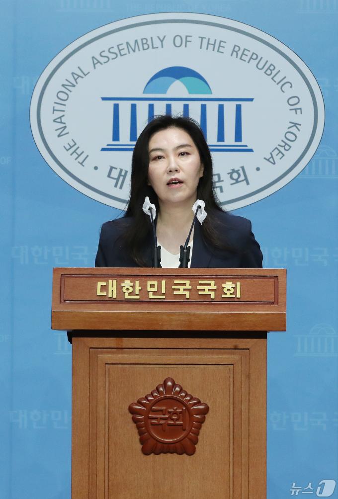 [사진] 강유정 대변인, 이선균 방지법 관련 프리핑