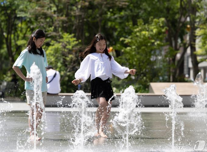 [사진] '친구와 함께라면'