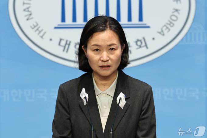 이해민 조국혁신당 당선인이 9일 오전 서울 여의도 국회 소통관에서 일본 '라인' 매각 관련 기자회견을 하고 있다. 2024.5.9/뉴스1 ⓒ News1 구윤성 기자
