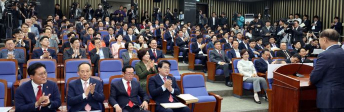 사진은 9일 서울 여의도 국회에서 열린 국민의힘 2024 원내대표 선출 당선자 총회.  /사진=뉴시스